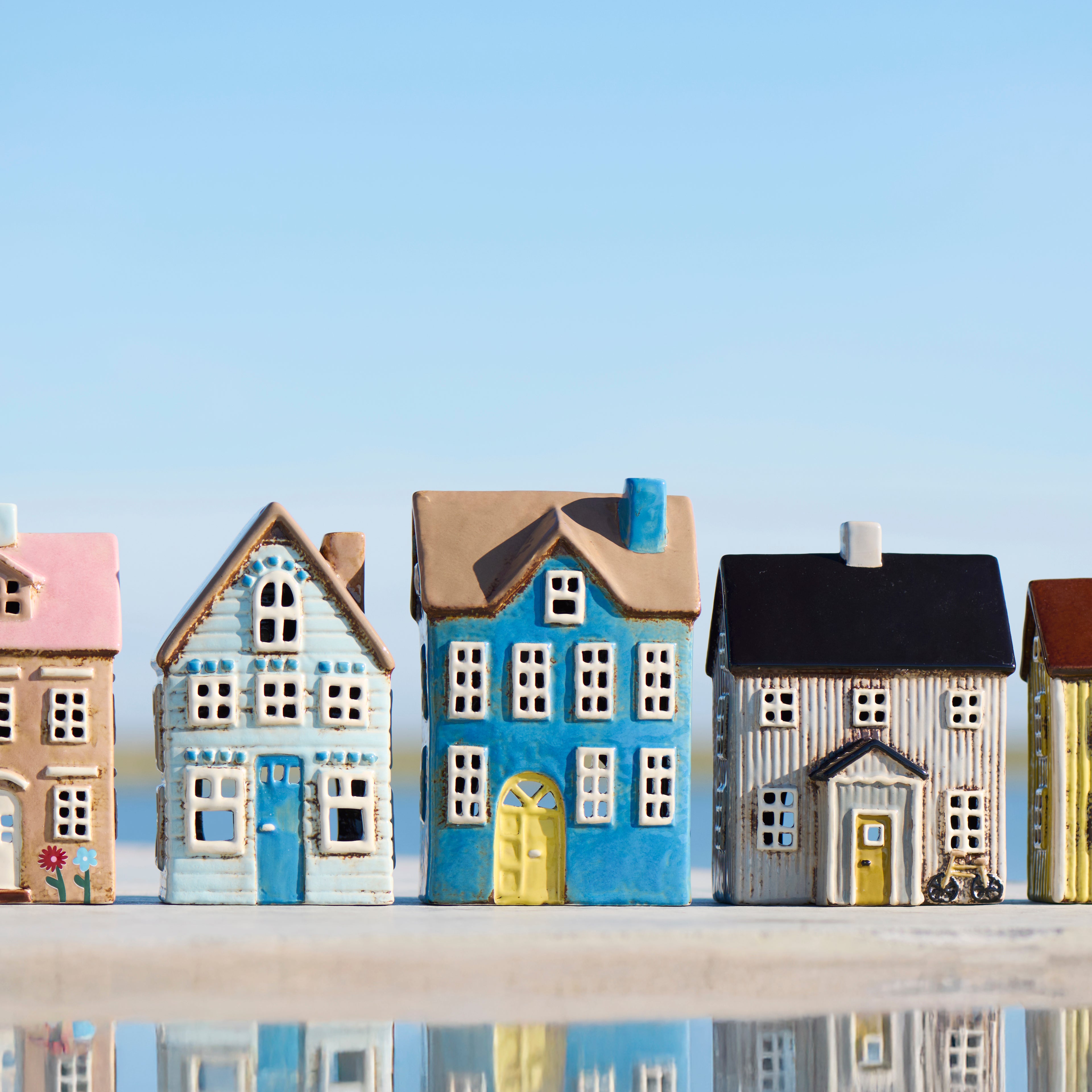 Ceramic House Tealight Nyhavn - yellow roof sunflower - WowCornwall