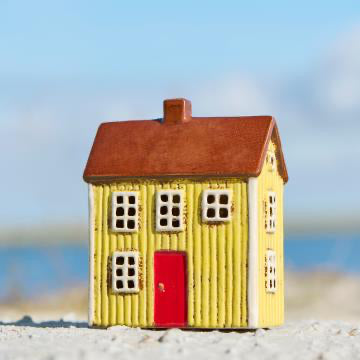 Ceramic House Tealight Visby - yellow with red door - WowCornwall