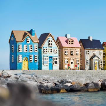 Ceramic House Tealight Nyhavn - yellow door - WowCornwall