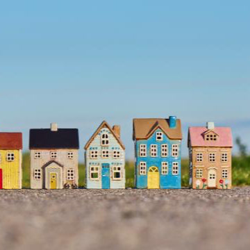 Ceramic House Tealight Nyhavn - yellow door - WowCornwall