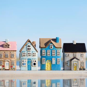 Ceramic House Tealight Nyhavn - yellow door - WowCornwall