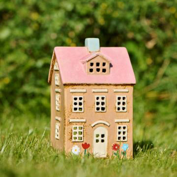 Ceramic House Tealight Nyhavn - flowers and light pink roof - WowCornwall