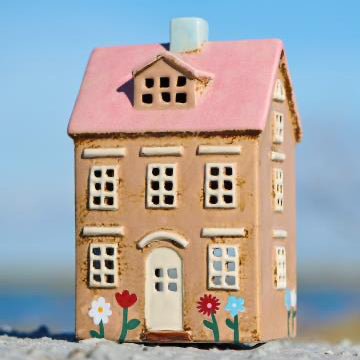 Ceramic House Tealight Nyhavn - flowers and light pink roof - WowCornwall