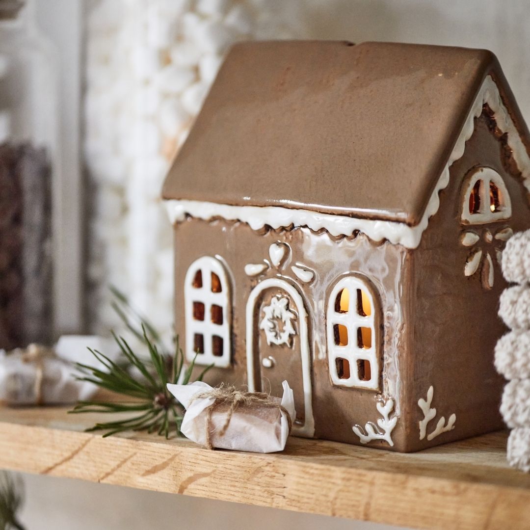 Gingerbread House with Wreath Tealight Holder - WowCornwall