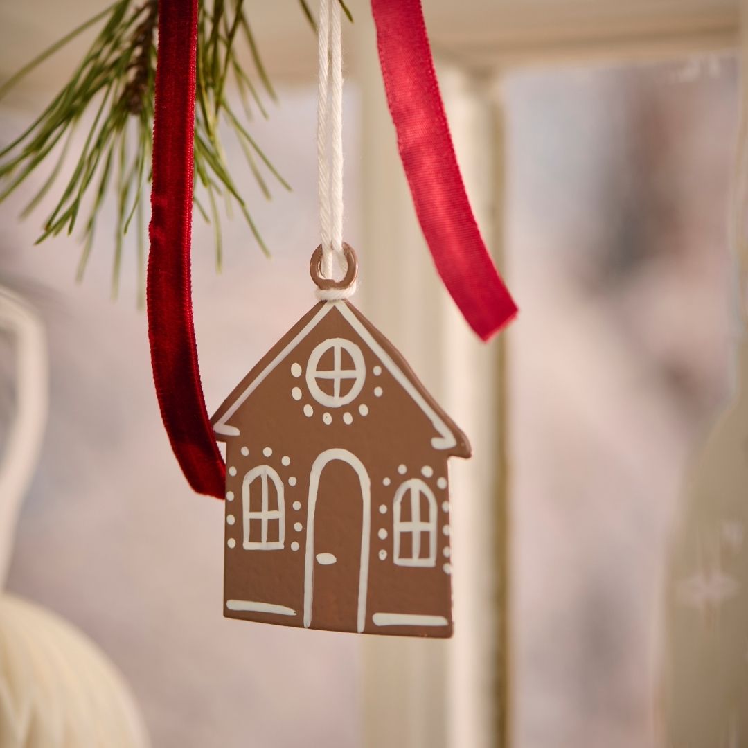 Hanging Gingerbread Houses - WowCornwall