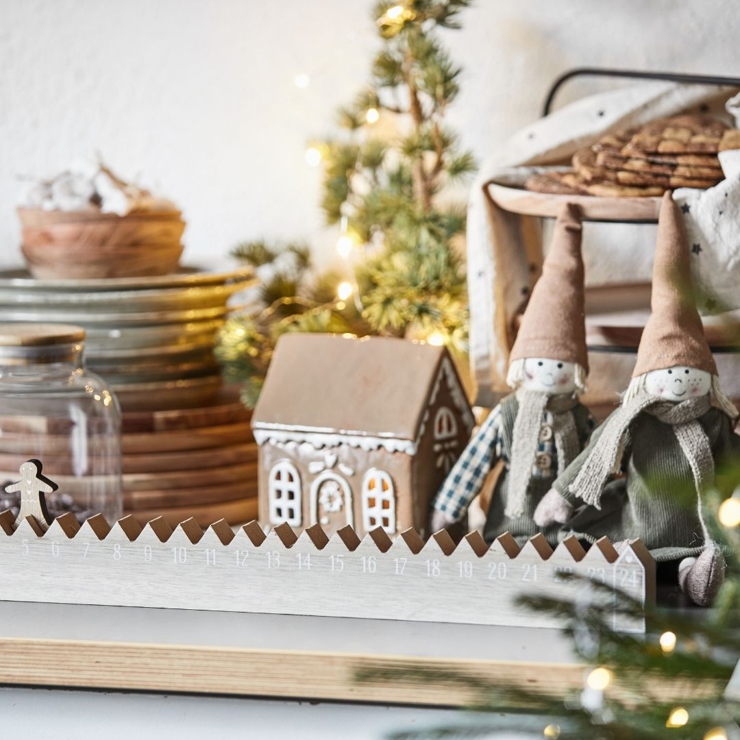 Gingerbread House with Wreath Tealight Holder - WowCornwall