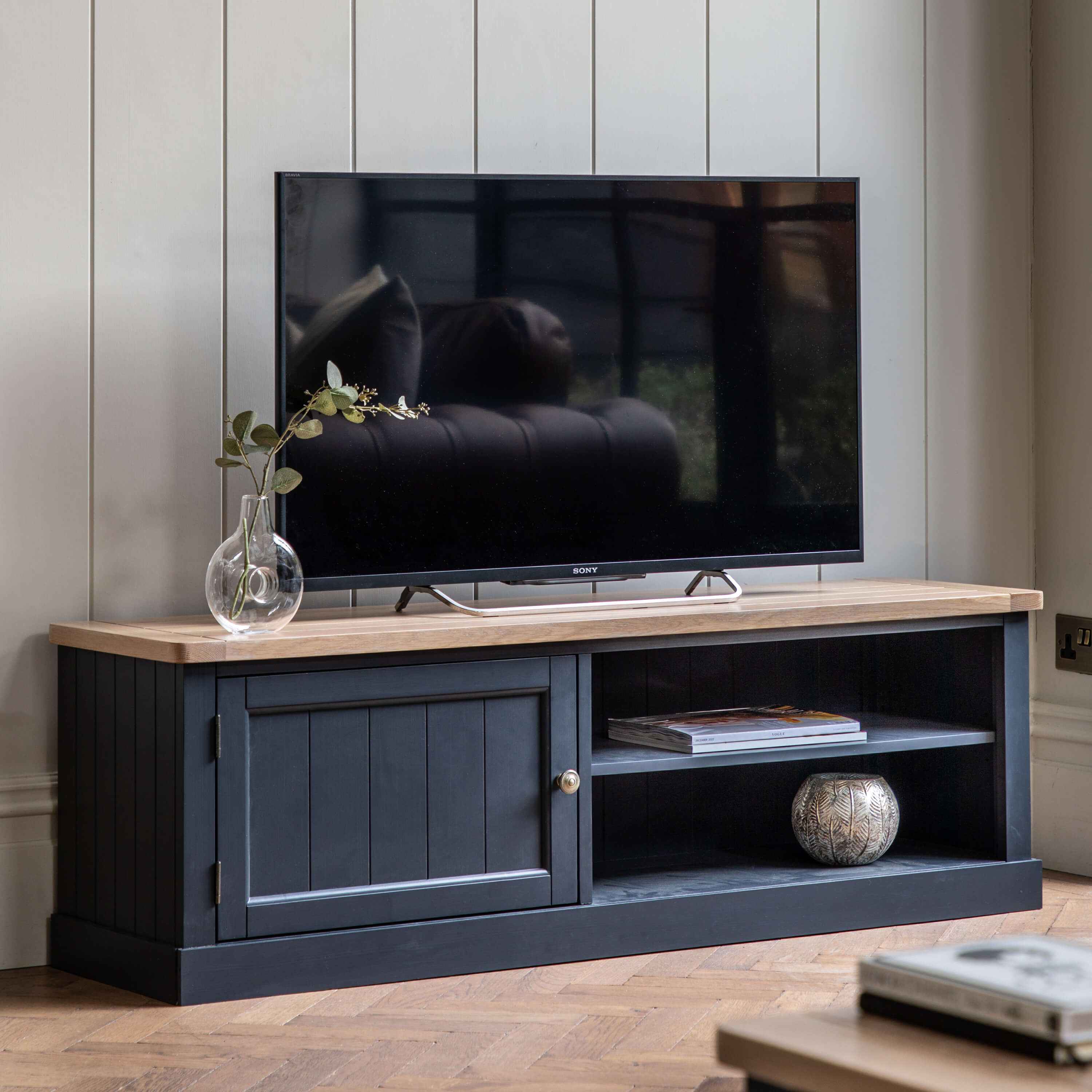 Newlyn Media Unit Meteor 1400x375x450mm