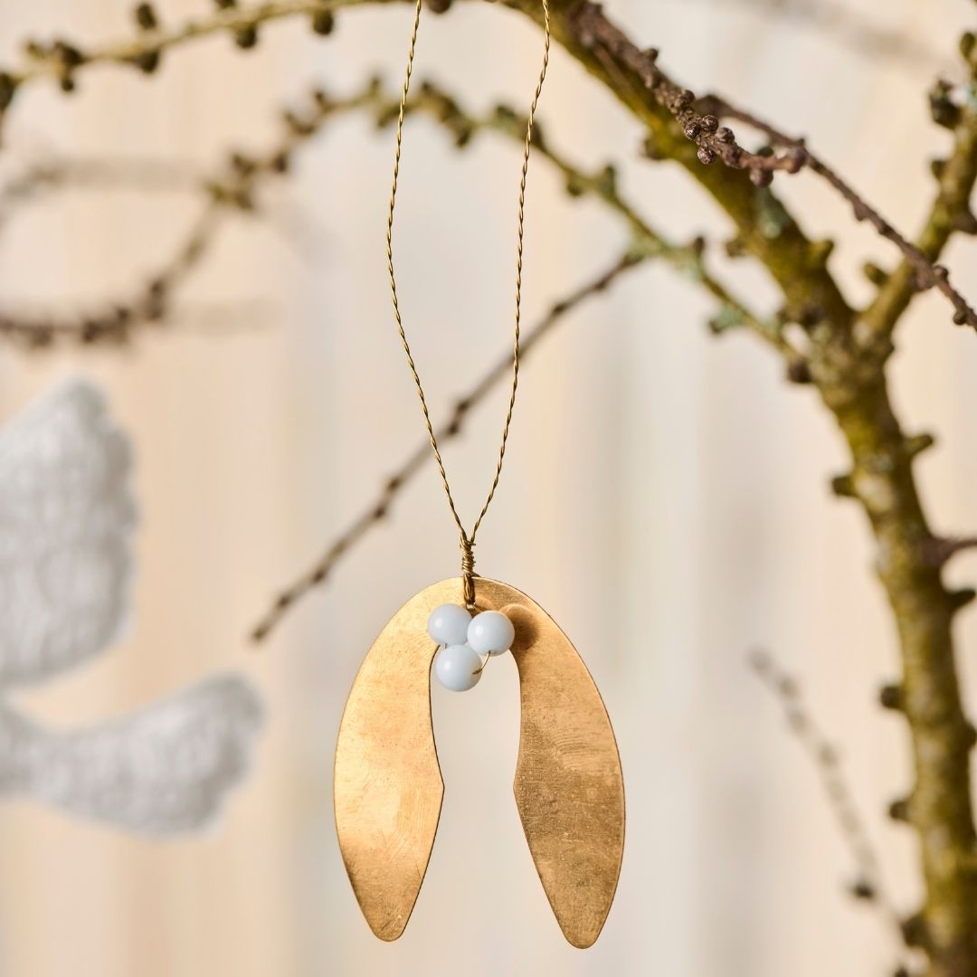 Brass Mistletoe Gift Hanger - WowCornwall
