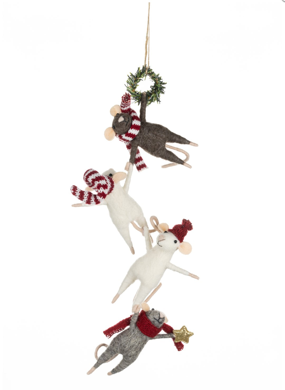 Mice Dressing the Tree Decoration by Shoeless Joe - WowCornwall