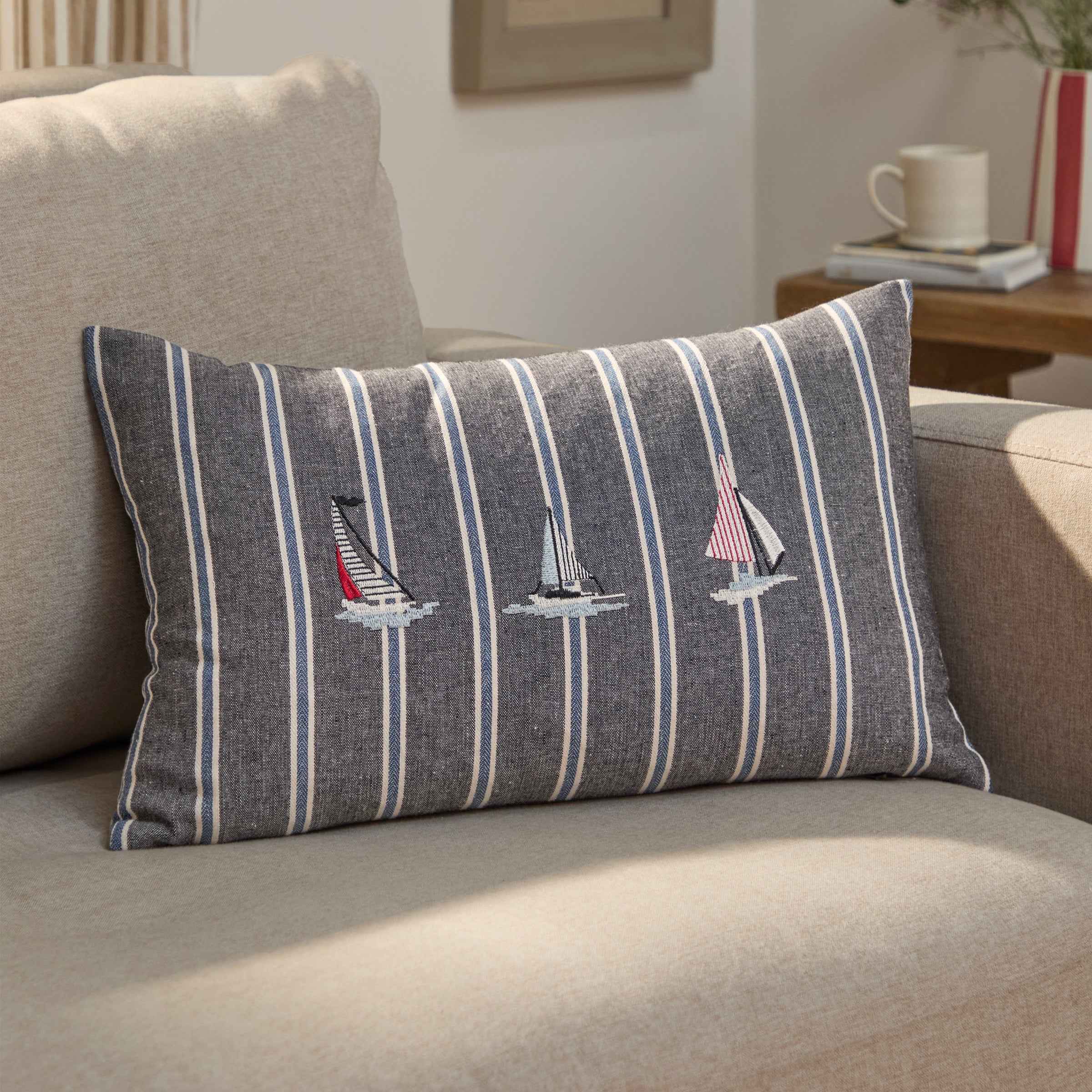 Regatta Cushion – Navy