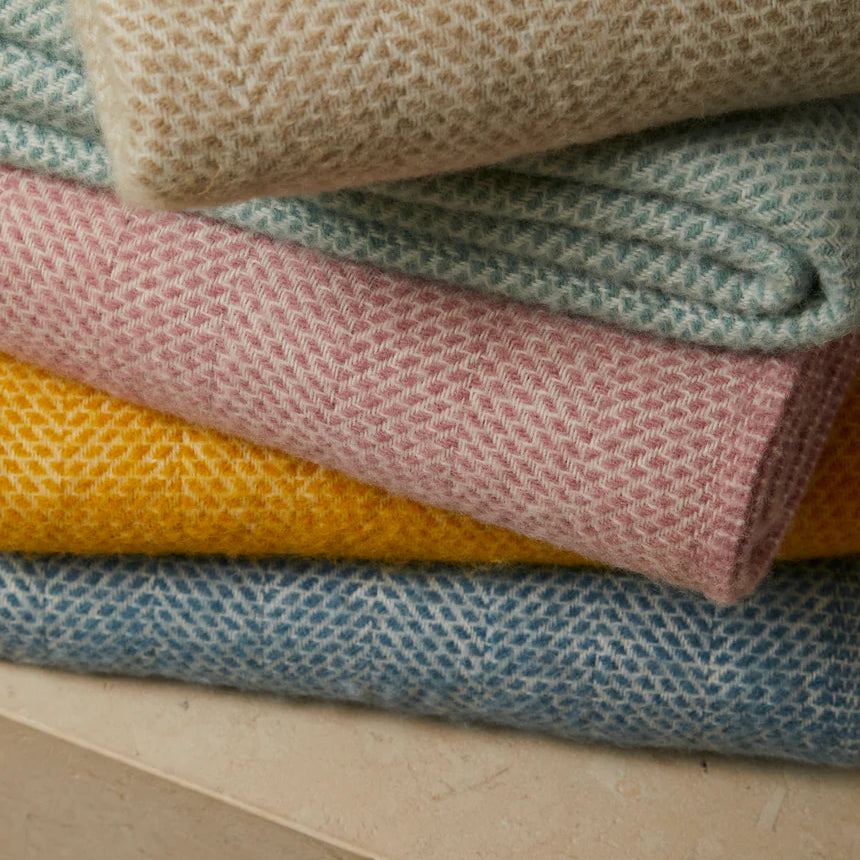 Beehive Dusky Pink Throw - WowCornwall