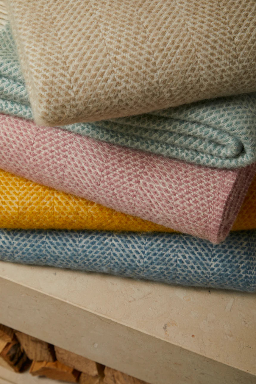 Beehive Dusky Pink Throw - WowCornwall