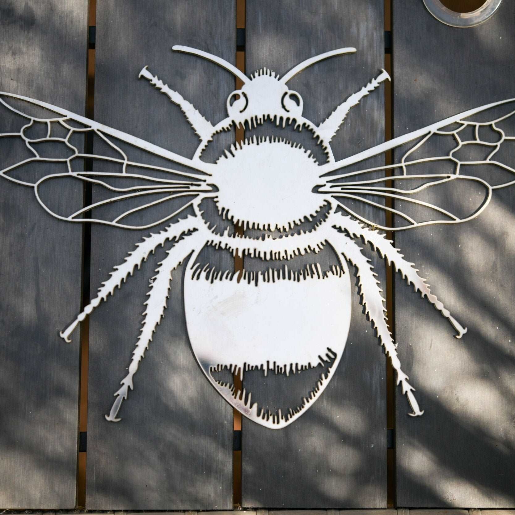 Bumble bee sculpture without stake - WowCornwall
