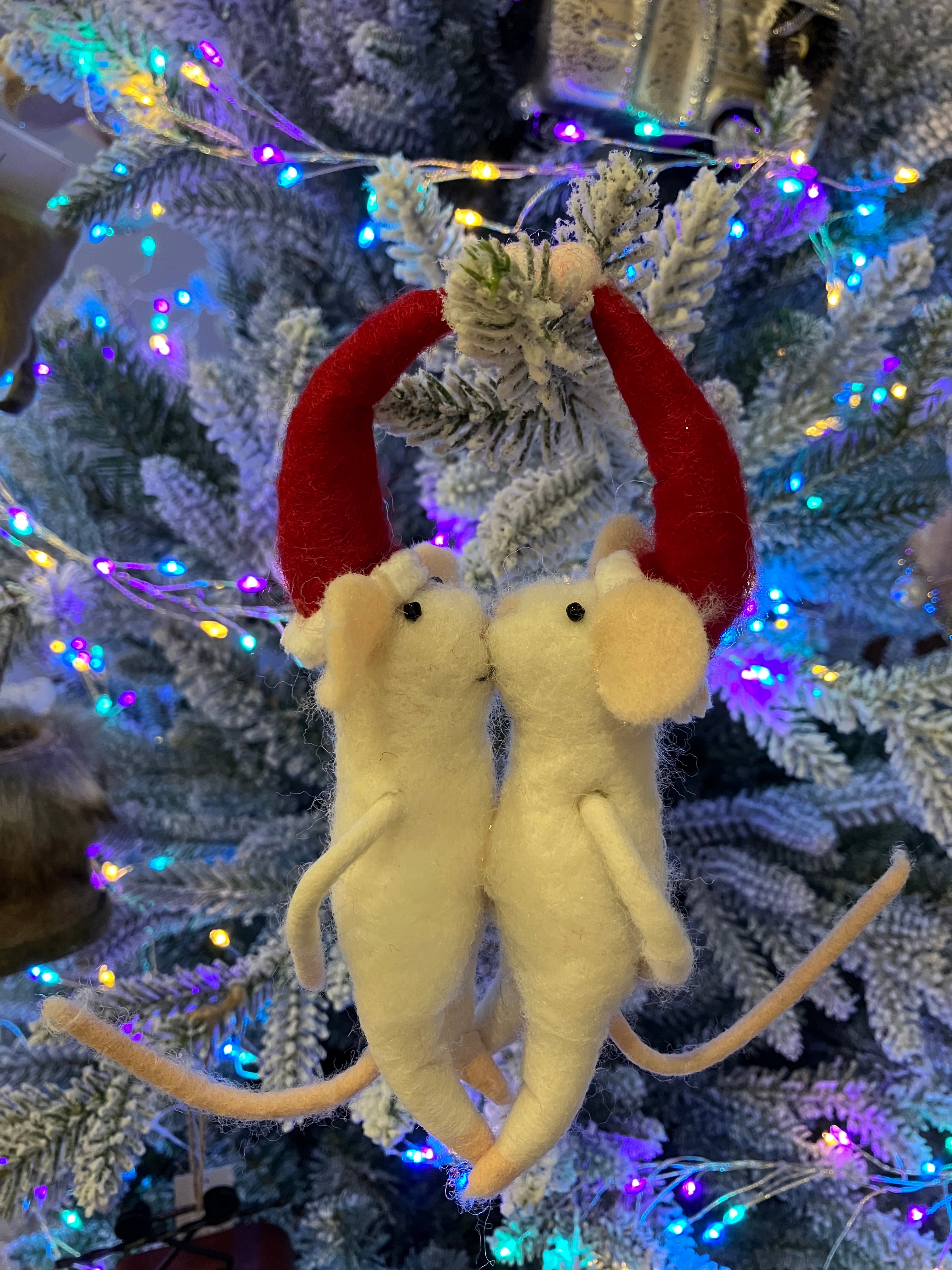 White Christmas Kissing Mice Decoration - WowCornwall
