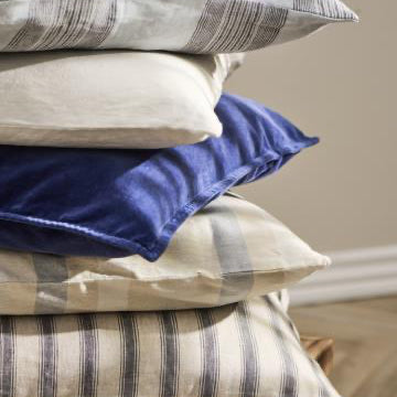 Cushion cover or with filler velvet fog - WowCornwall