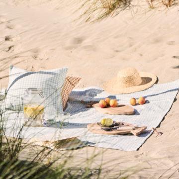 Cutting board with leather string oblong fish acacia - WowCornwall