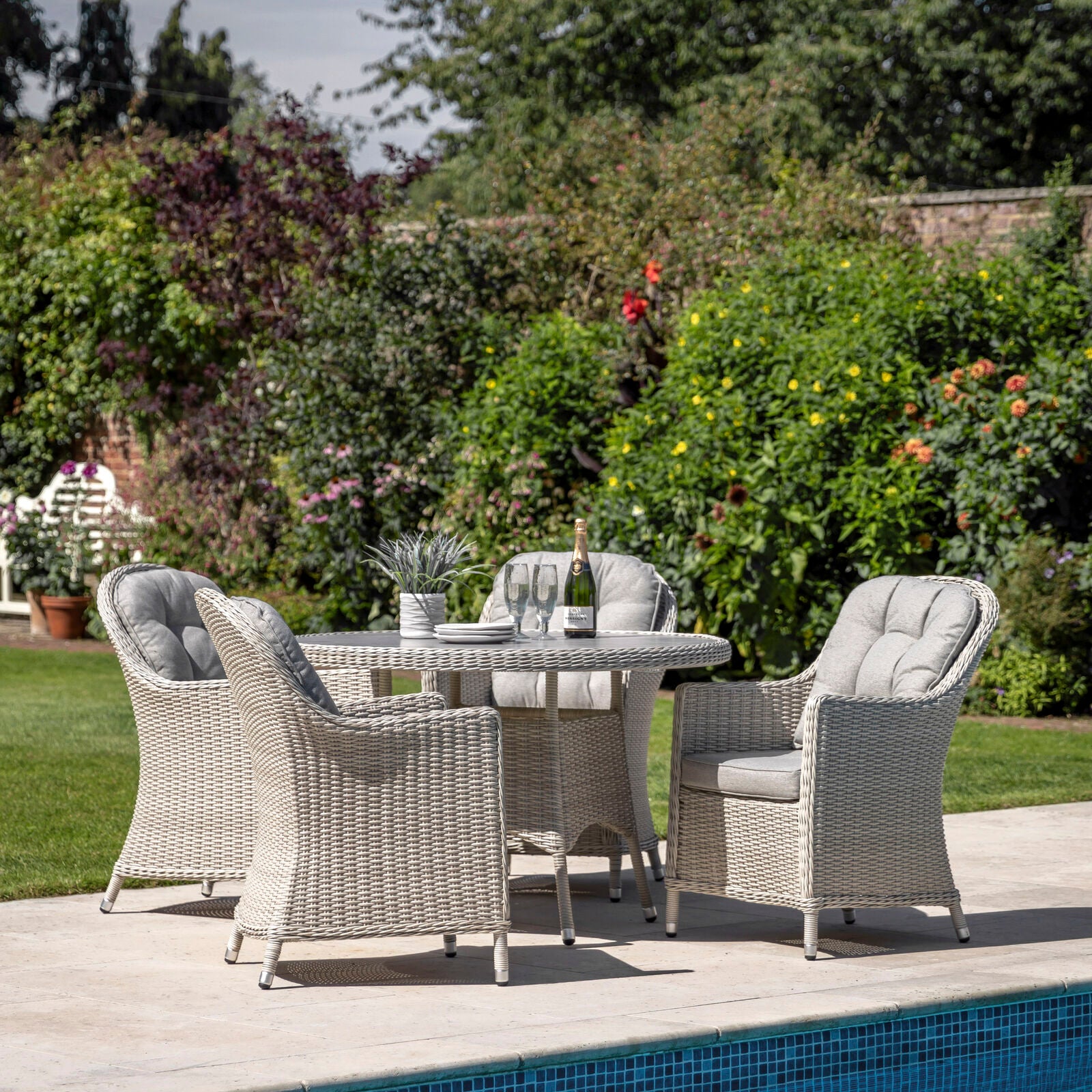 Holton 4 Seater Round Dining Set Sold Out - WowCornwall