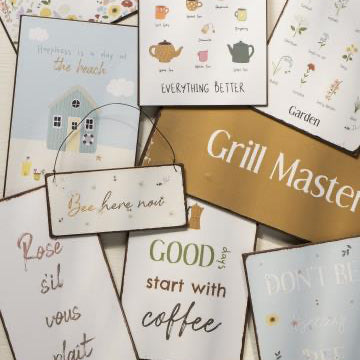 Metal sign Happiness is a day at the beach - WowCornwall