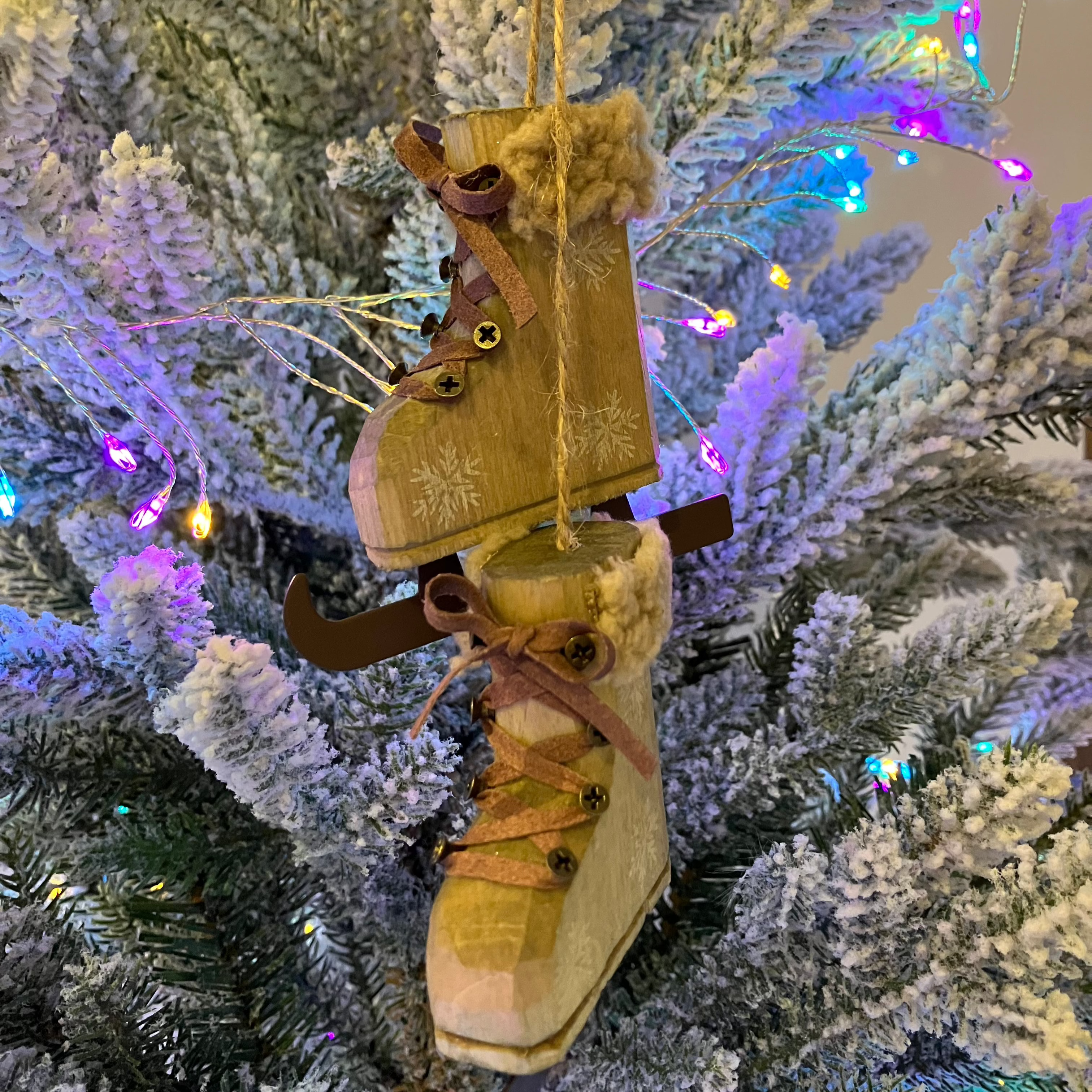 Mini hanging ice skates Christmas Decoration - WowCornwall