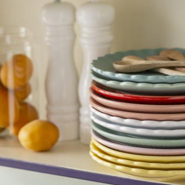 Mynte Scallop Plate in nine colours - WowCornwall