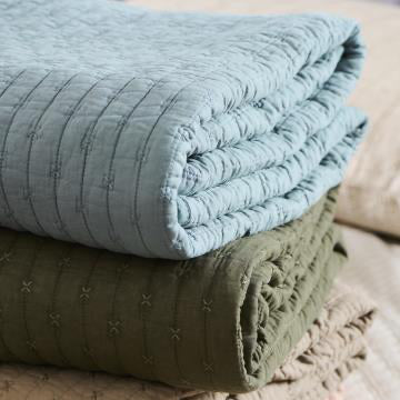 Quilt blue with cross-stitches - WowCornwall