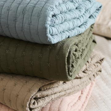 Quilt linen coloured with cross-stitches - WowCornwall