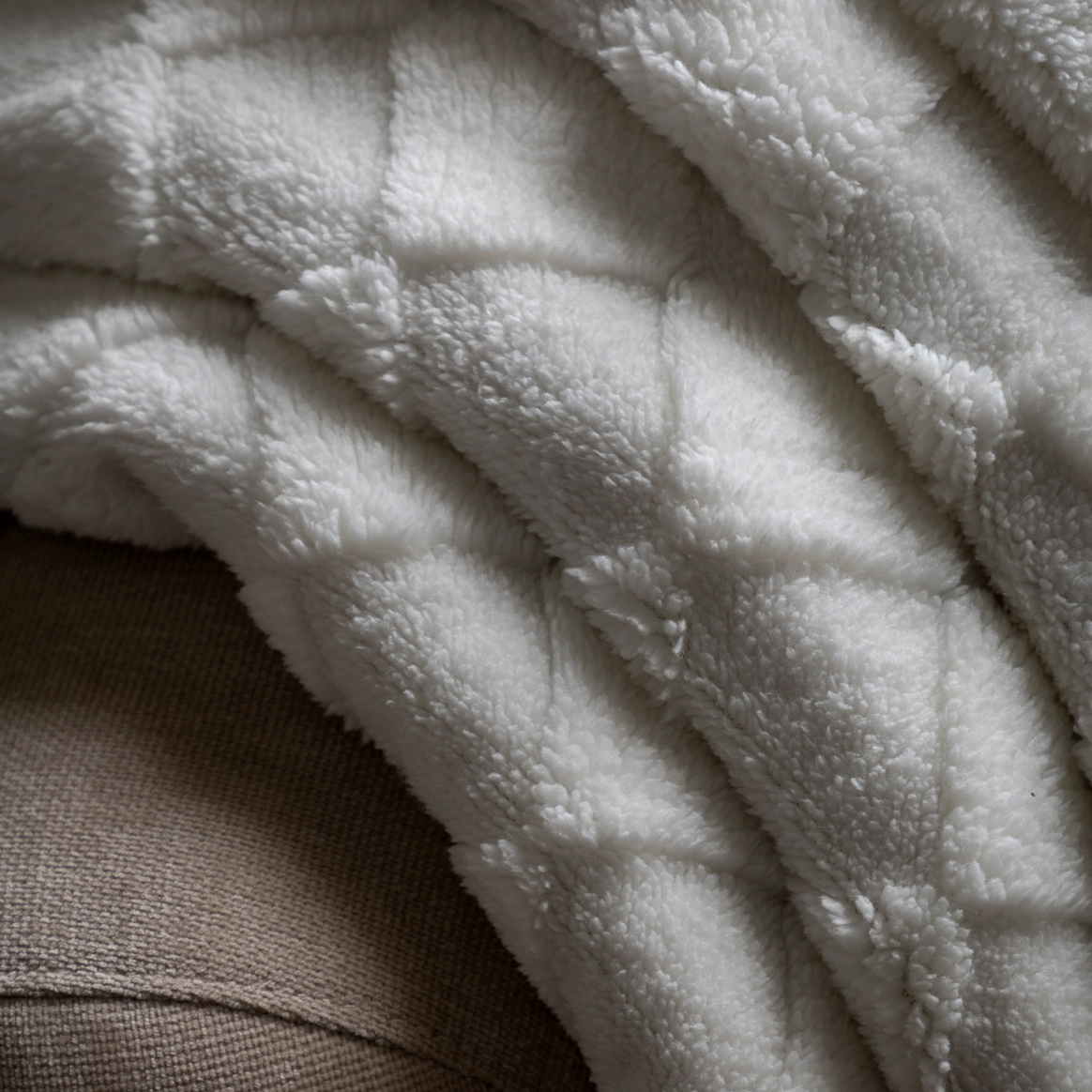 Oakley checked sherpa throw cream - WowCornwall