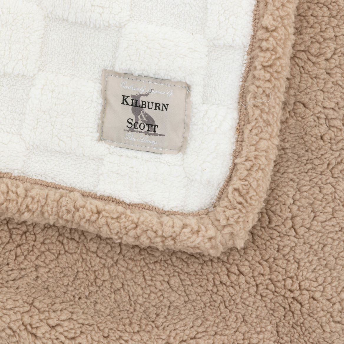 Oakley checked sherpa throw cream - WowCornwall