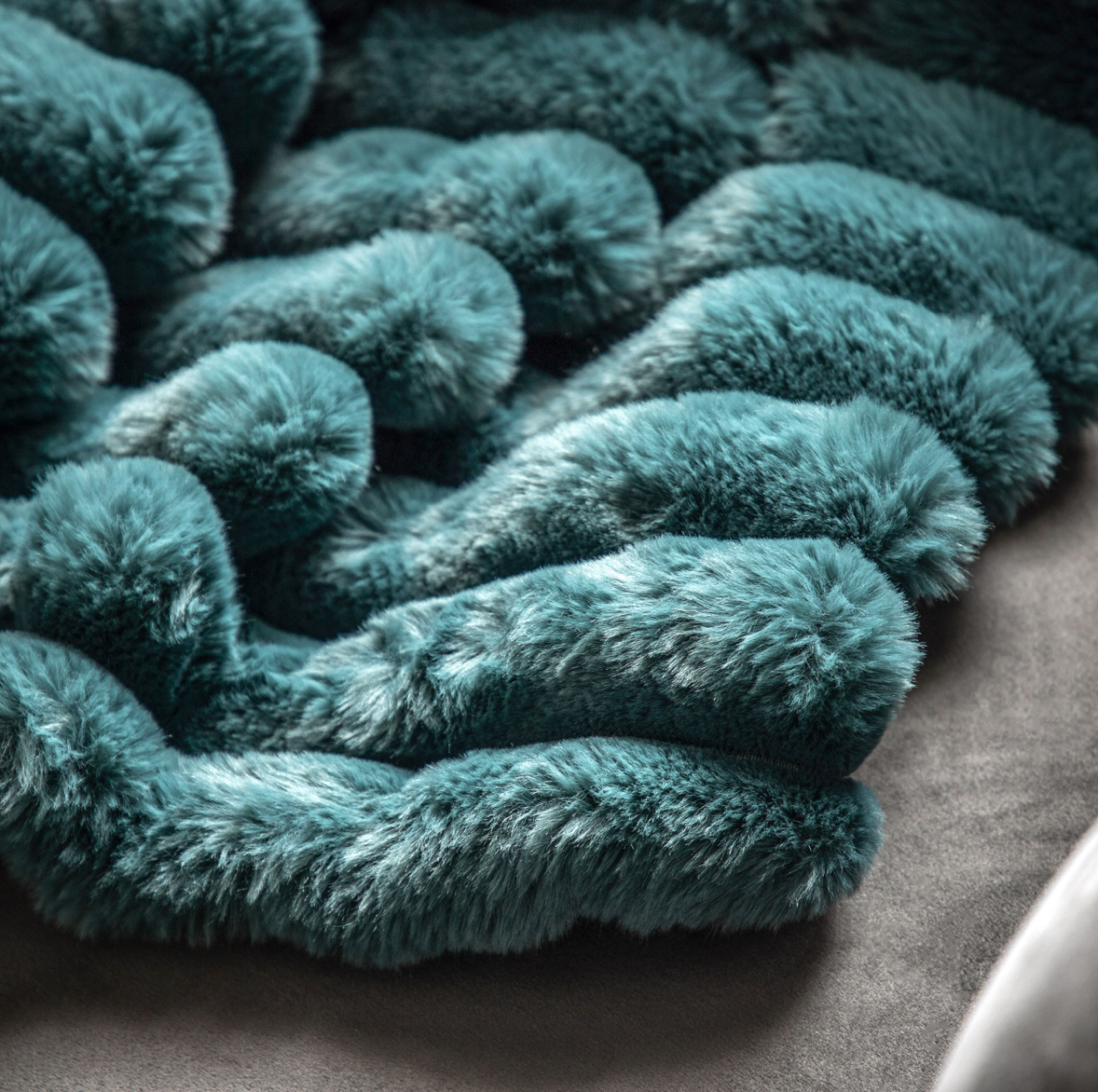 Ribbed Faux Fur Throw - Teal - WowCornwall
