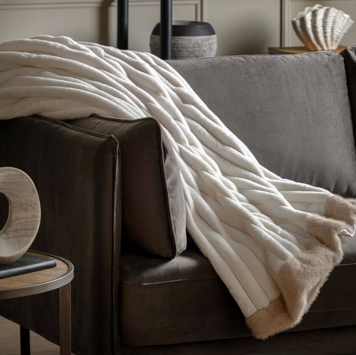 Whinfell Luxury Faux Fur Throw Cream - WowCornwall
