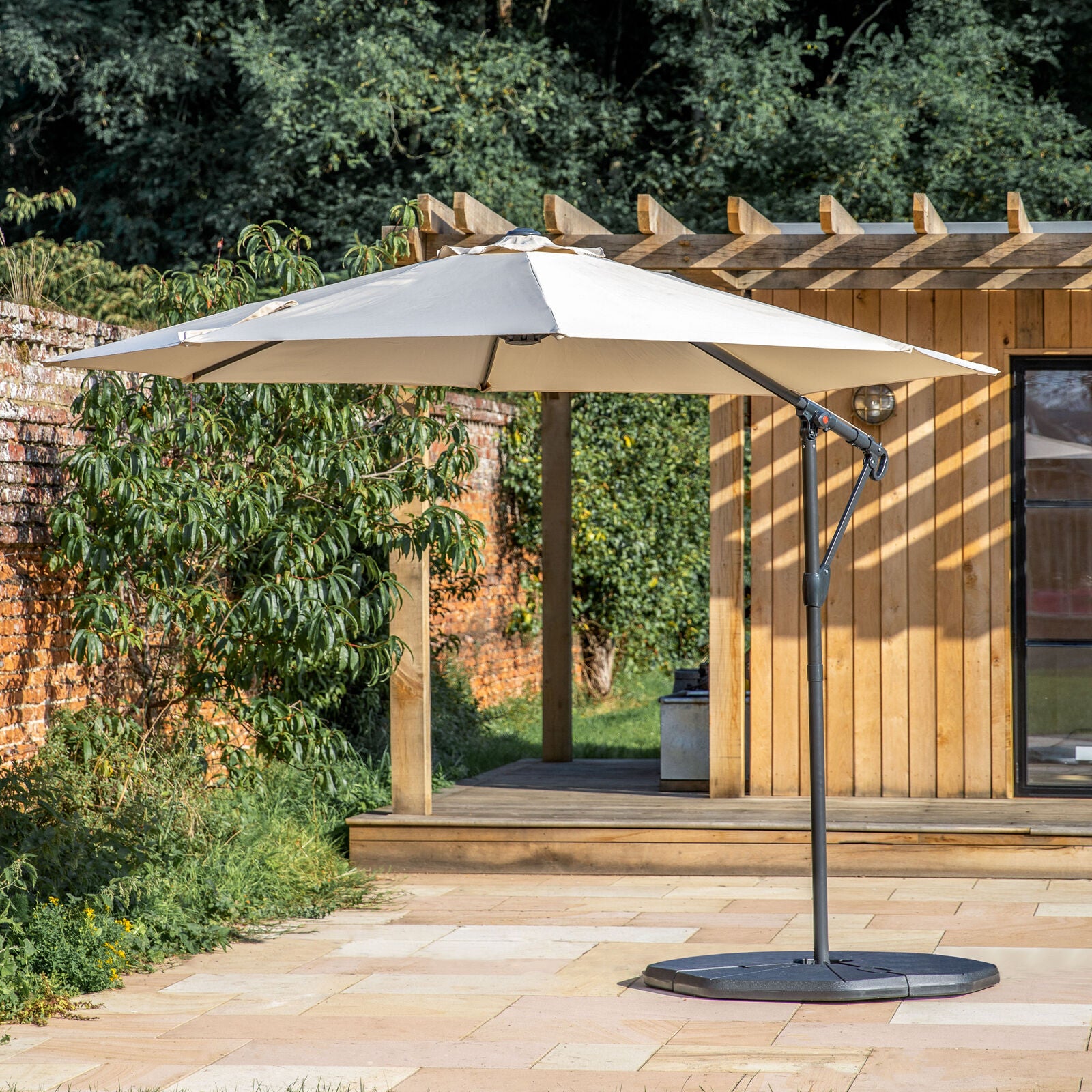 Vazzano 3m Cantilever Parasol Cream - WowCornwall