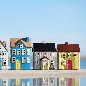 Ceramic House Tealight Visby - yellow with red door - WowCornwall