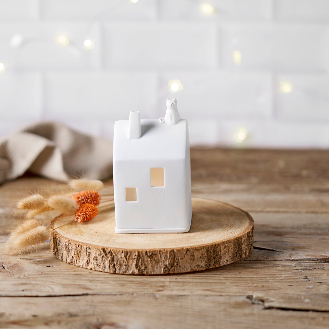 Porcelain Light House with Cat - WowCornwall