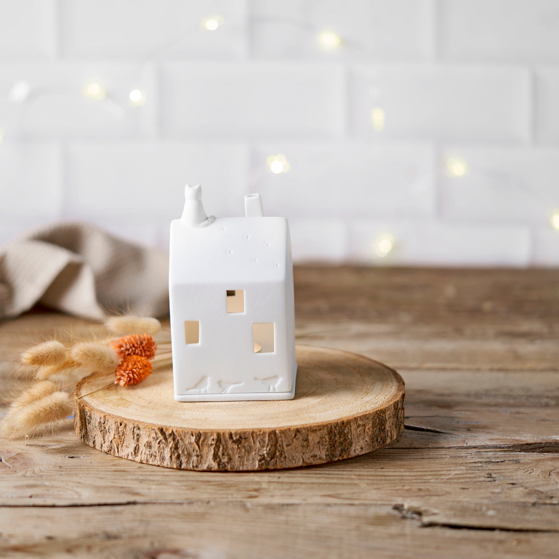 Porcelain Light House with Cat - WowCornwall
