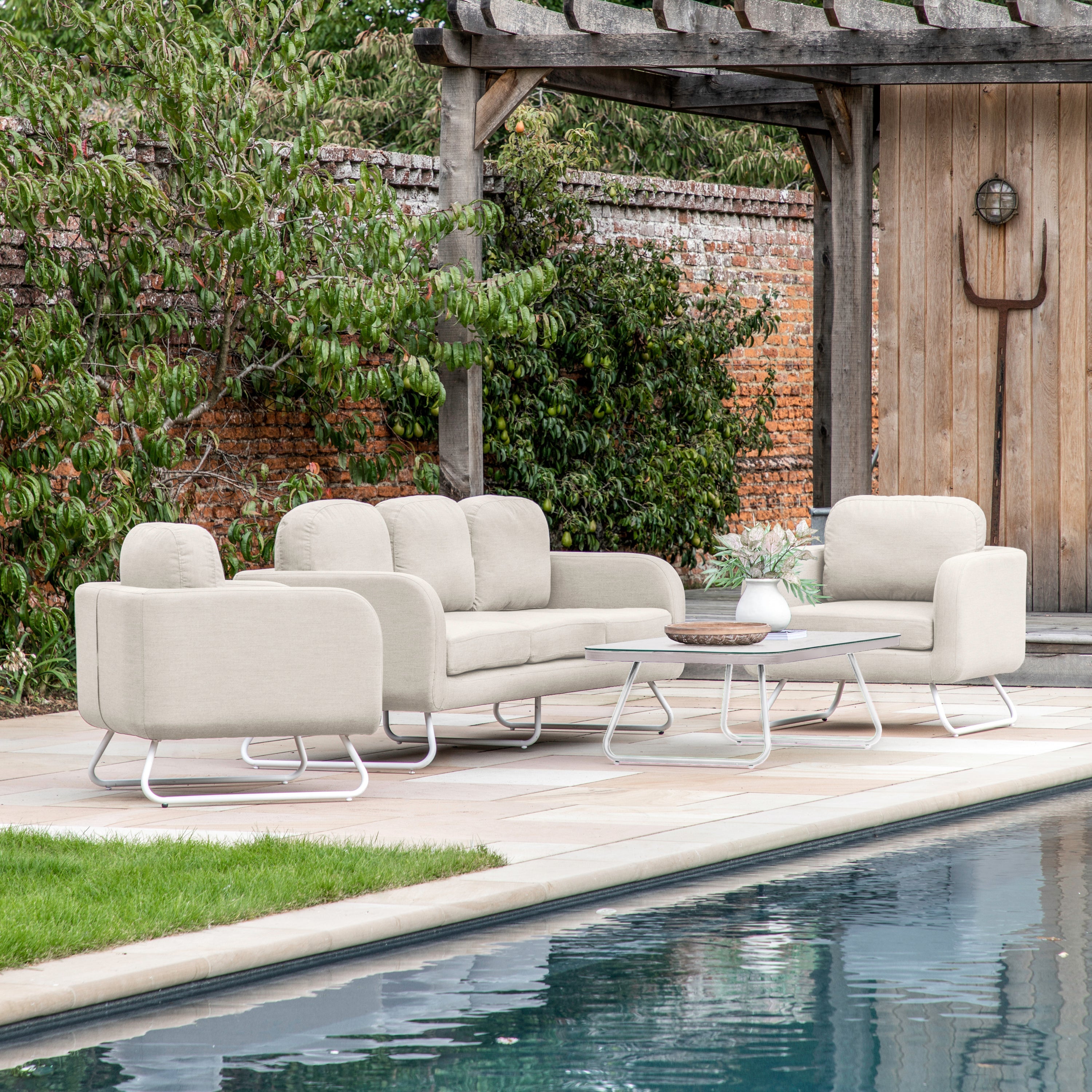 Luxury outdoor furniture with WOW Cornwall - WowCornwall