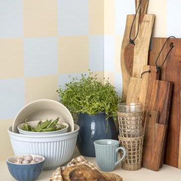 Ceramic & Metal Serving Bowls & Platters