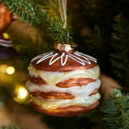 Cream biscuit stack ornament - WowCornwall