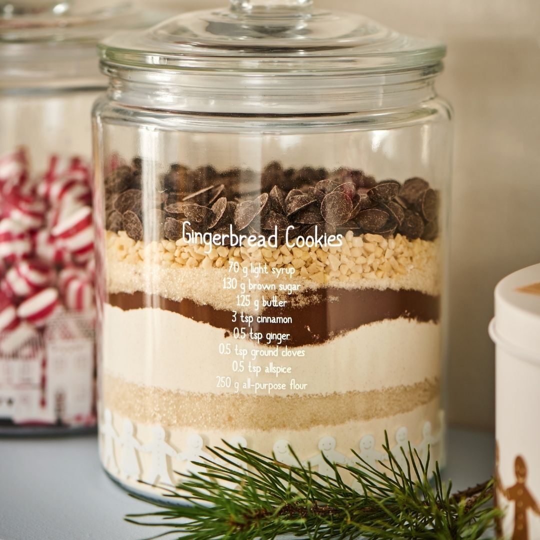 Gingerbread Couples Glass Jar 1900ml with Recipe - WowCornwall