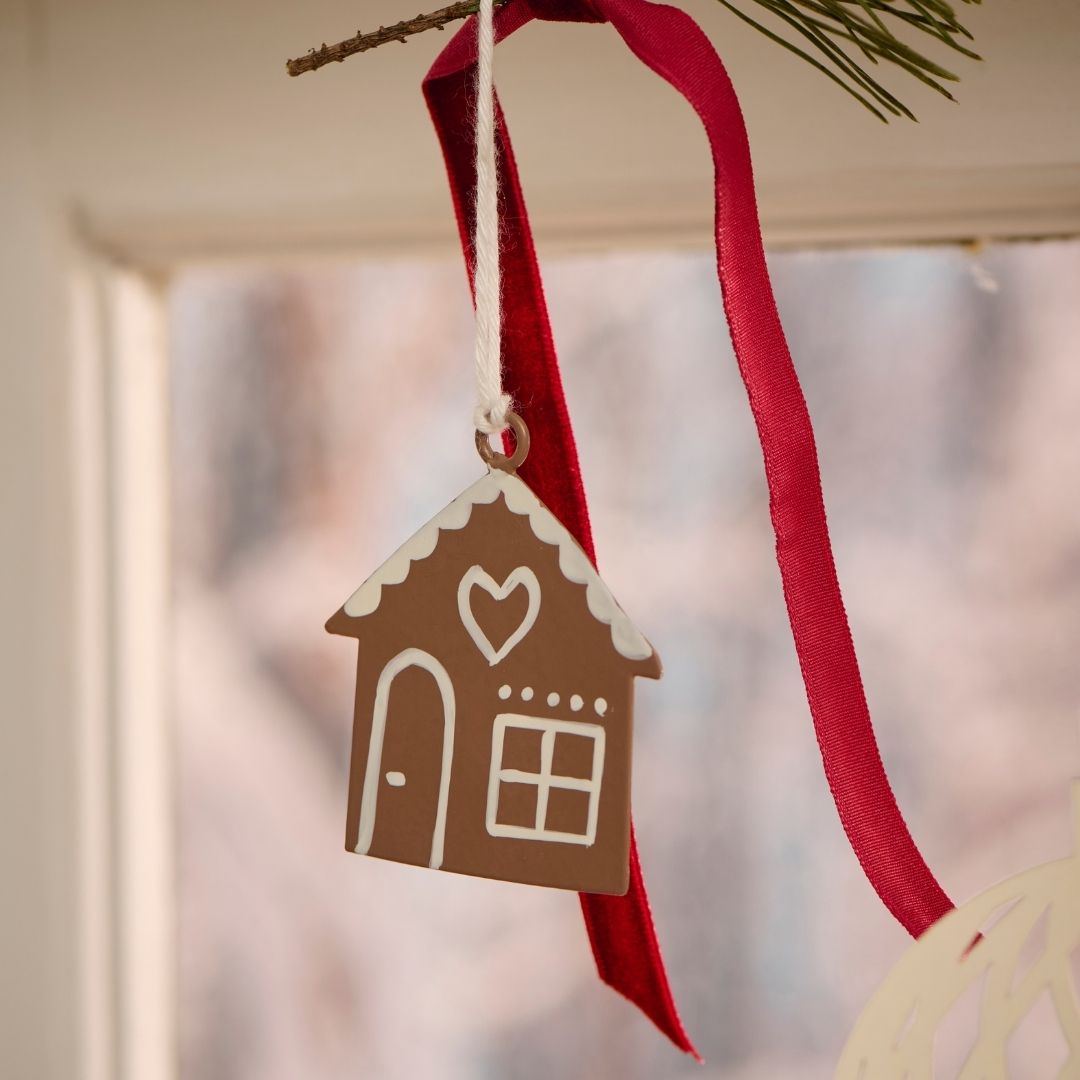 Hanging Gingerbread Houses - WowCornwall