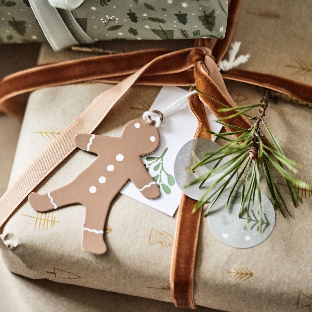 Gingerbread Couple Hanging Ornament - WowCornwall