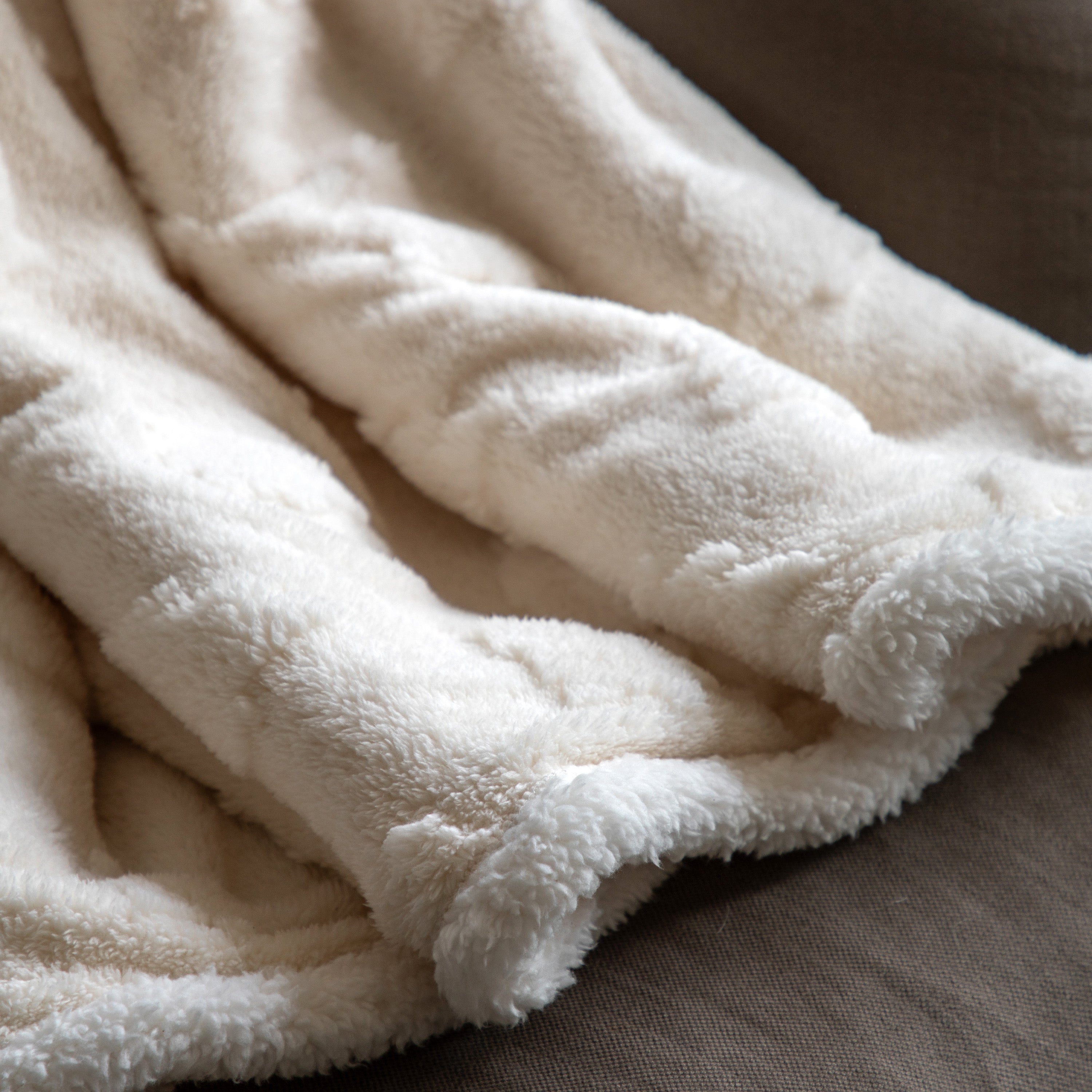 Deco Luxe Christmas Tree Sherpa Throw - WowCornwall