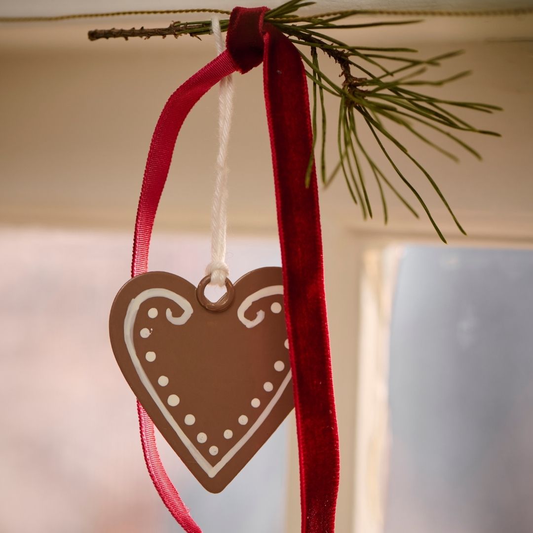 Hanging Gingerbread Hearts - WowCornwall