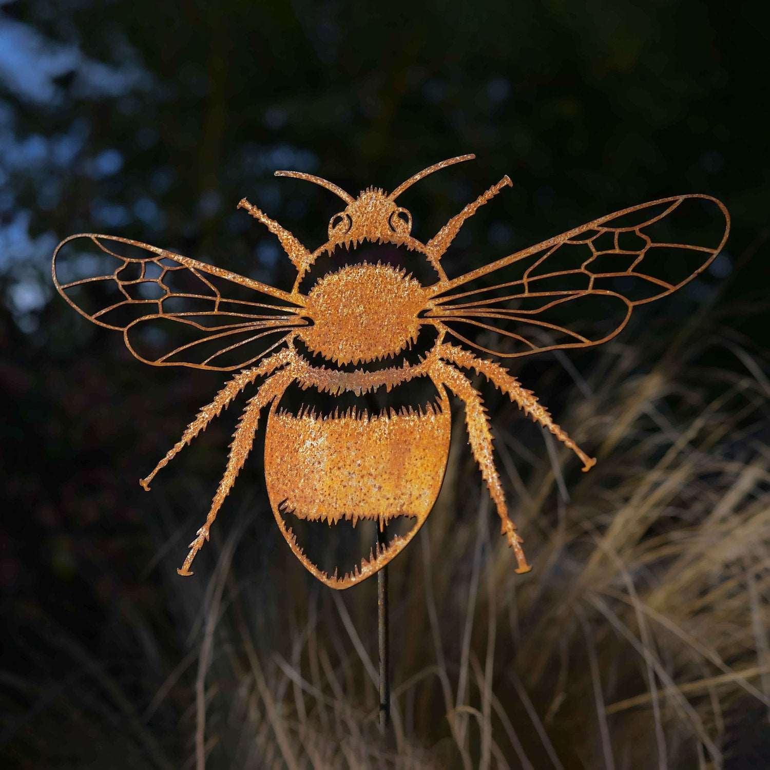 Bumble bee sculpture with stake - WowCornwall