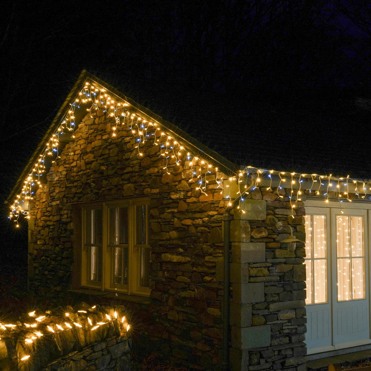 LED icicle compact twinkle outdoor lights, 256 LED with 8 functions - WowCornwall