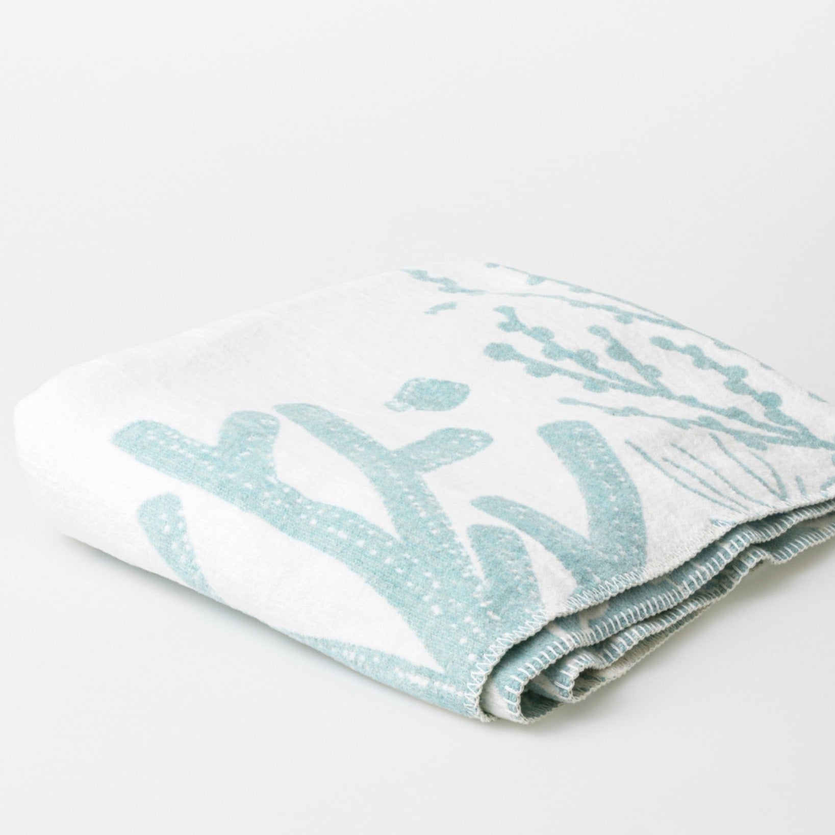 Rader Underwater World Soft Throw - WowCornwall