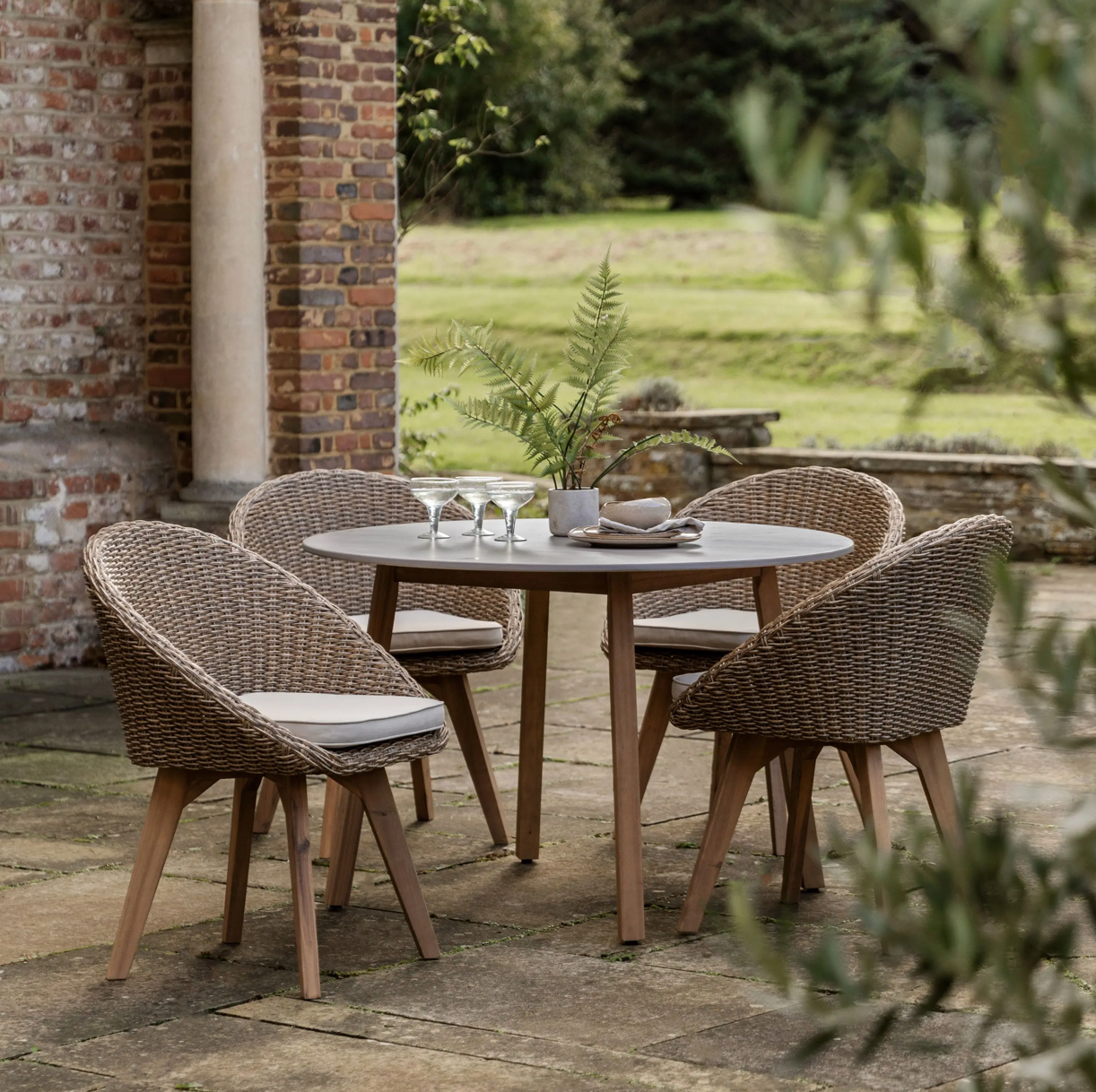 Avena 4 Seater Round Dining Set - WowCornwall