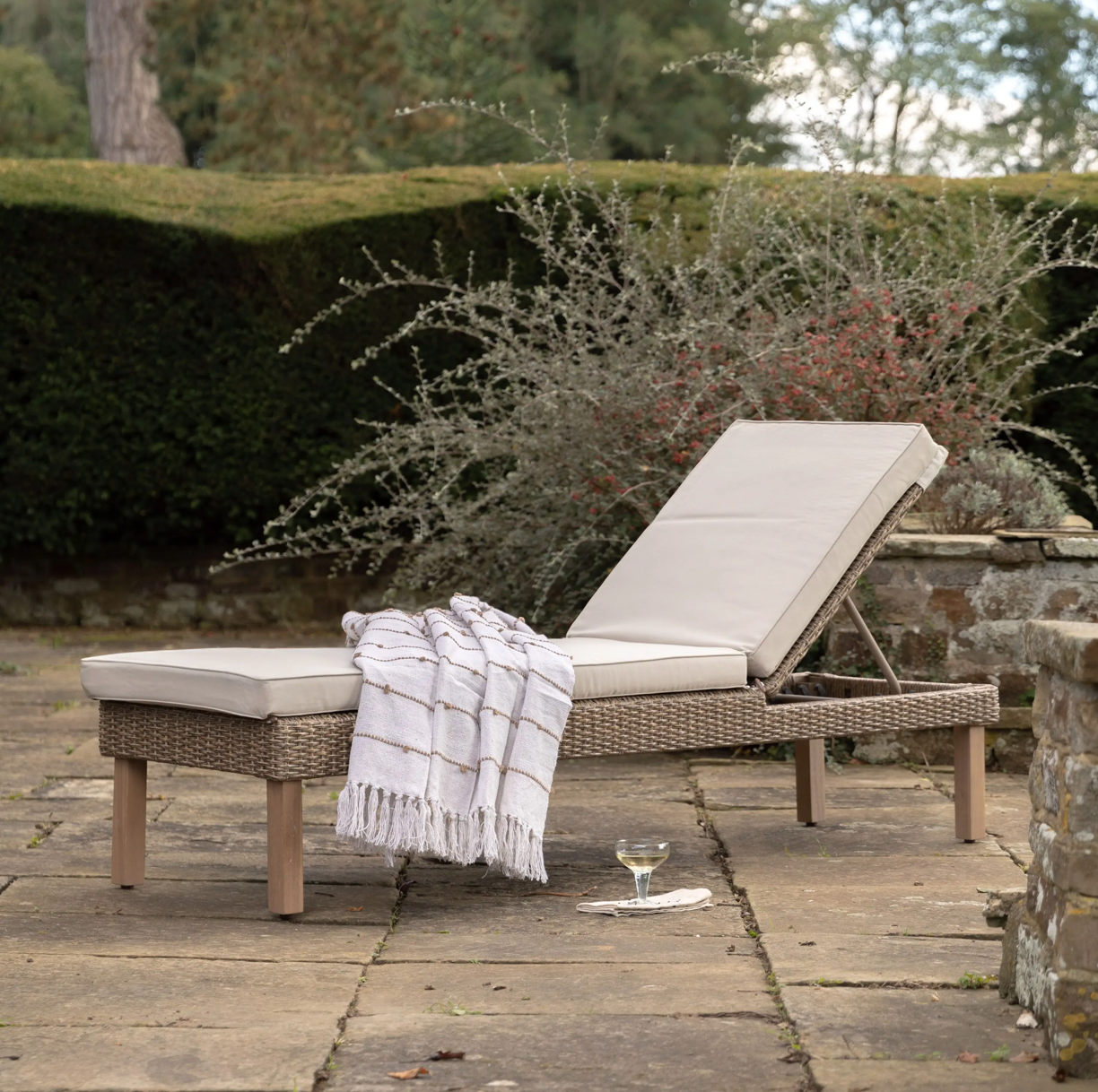 Avena Lounger 1880x560x430mm - WowCornwall