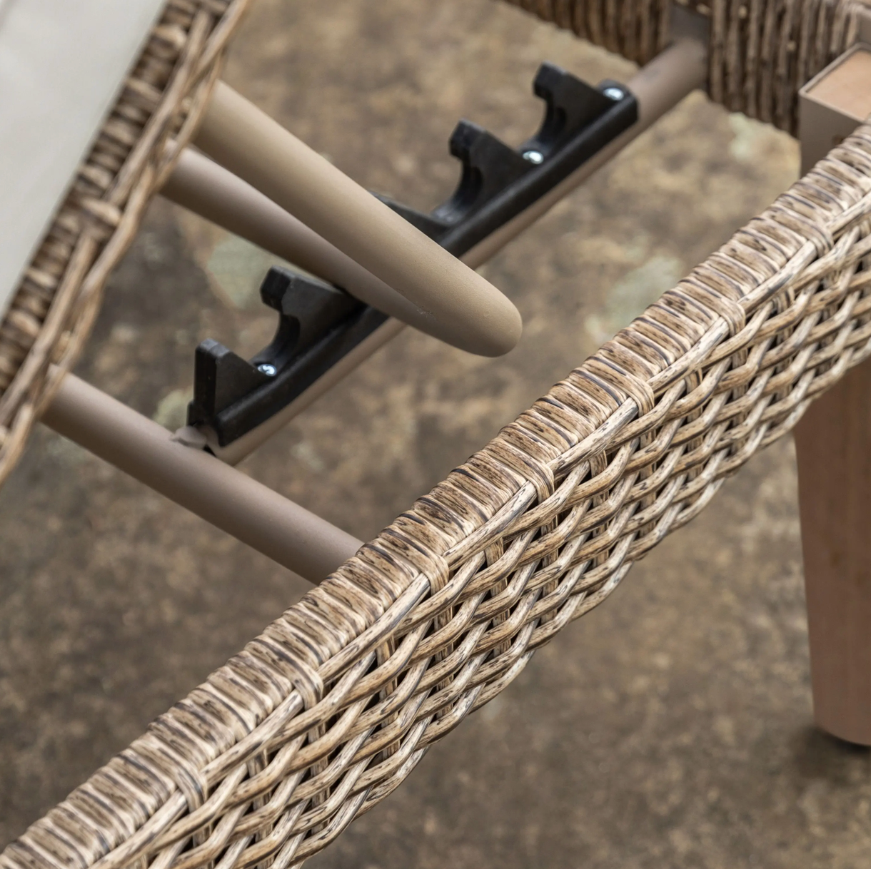 Avena Lounger 1880x560x430mm - WowCornwall