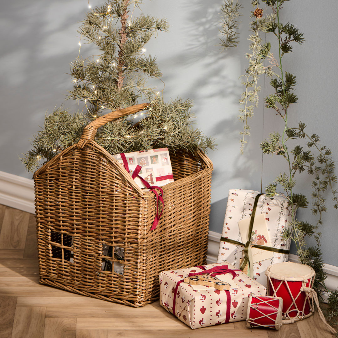 My Nostalgic Christmas Wrapping Paper - WowCornwall