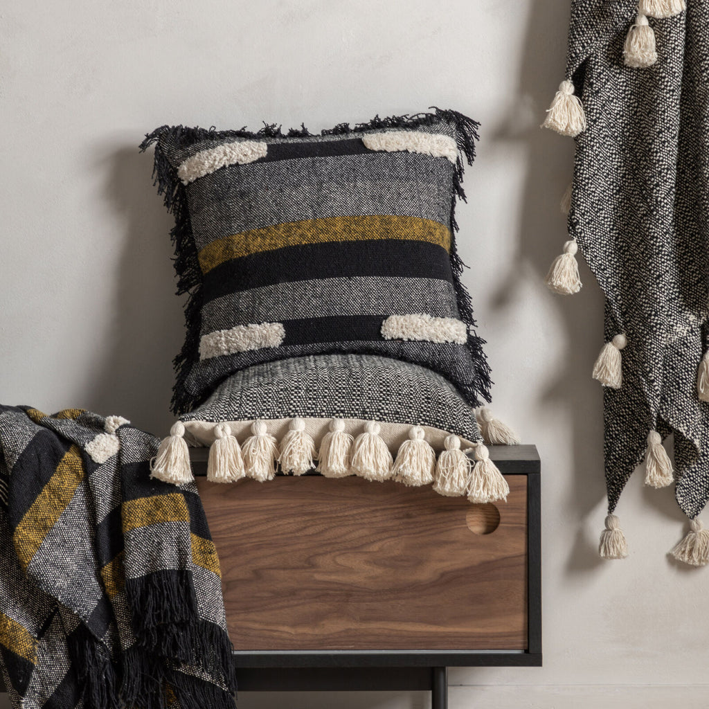Woven Throw with Tassels Black